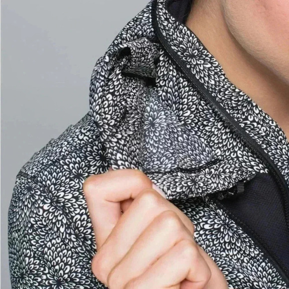 Lululemon Spring Forward Jacket
Plush Petal Black Ghost / Black 4 - Picture 10 of 14